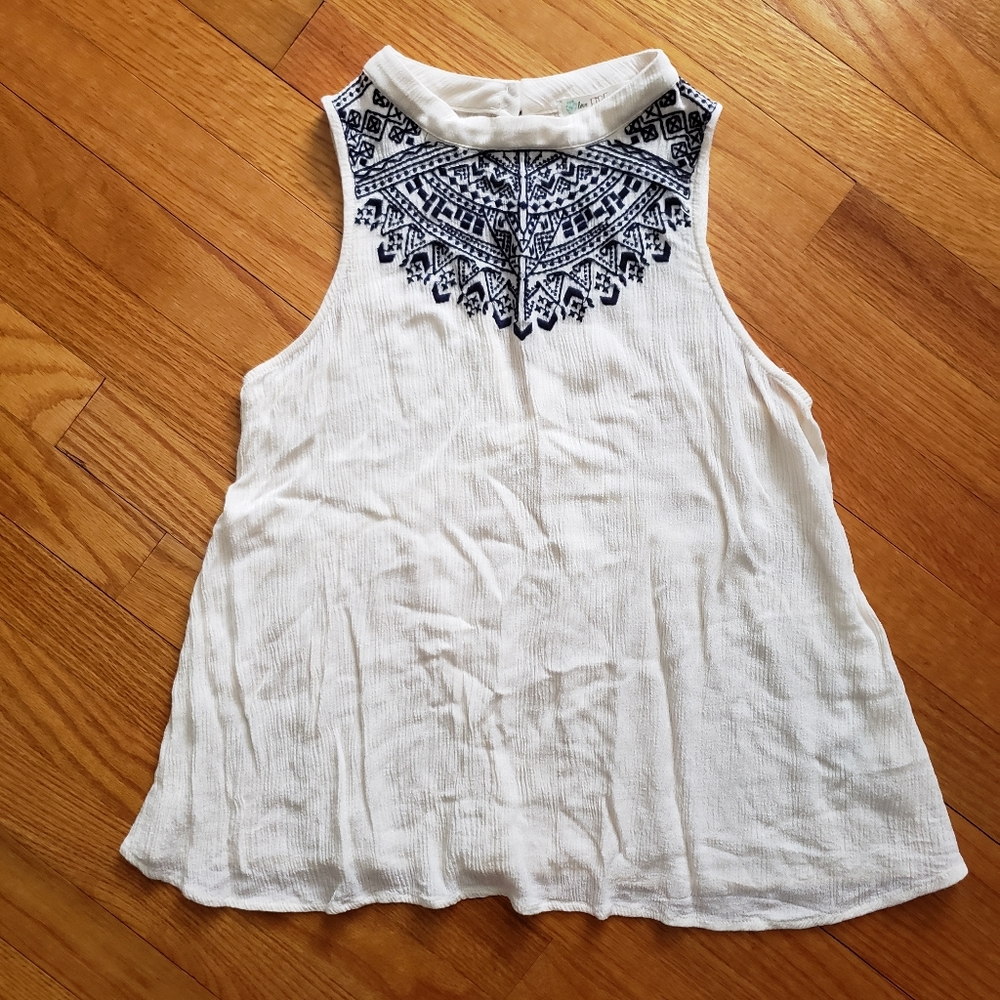 Flowy Tank - Picture 1 of 3